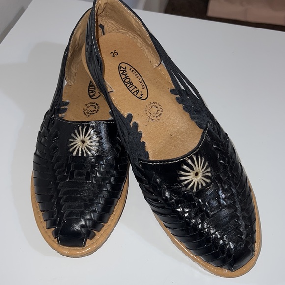 Handcrafted Sandal in black size 7.5-8 - Picture 5 of 5